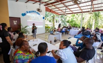 A community-led monitoring session in Santo Domingo. Credit: Brian Clark/Pact